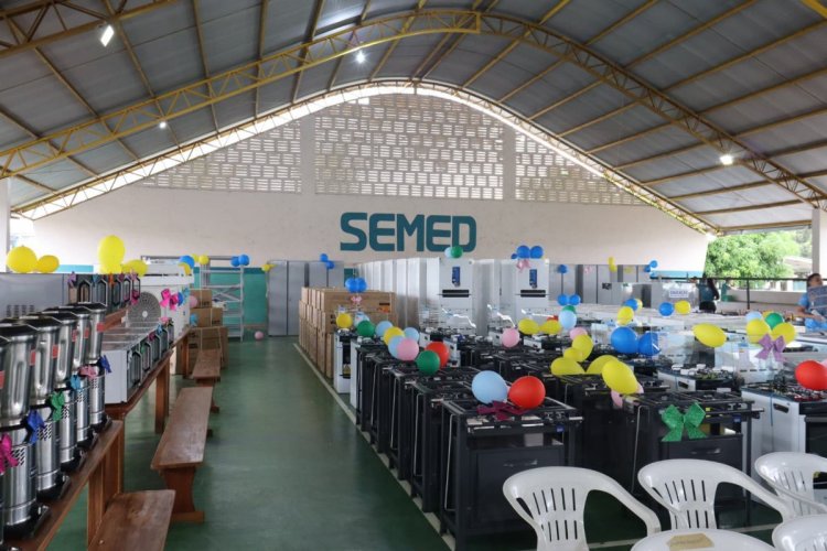 Prefeitura de Itacoatiara realiza entrega de equipamentos e anuncia avanços na educação municipal